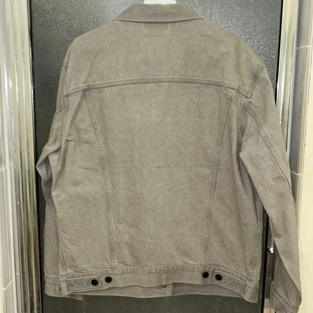 💜Firm Price💜 Levi’s premium relaxed fit trucker jacket - Picture 4 of 8